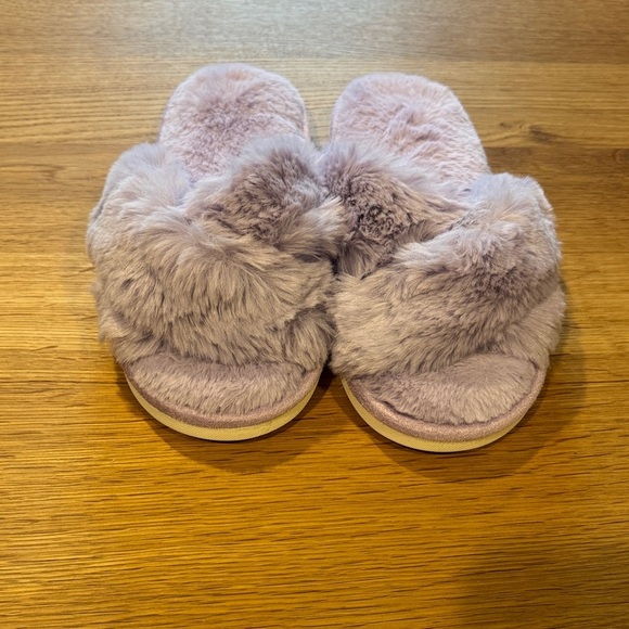 Cozy Faux Fur Slippers in Lavender - Picture 2 of 5